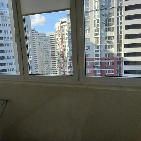 Smart Drahomanova 2а Киев